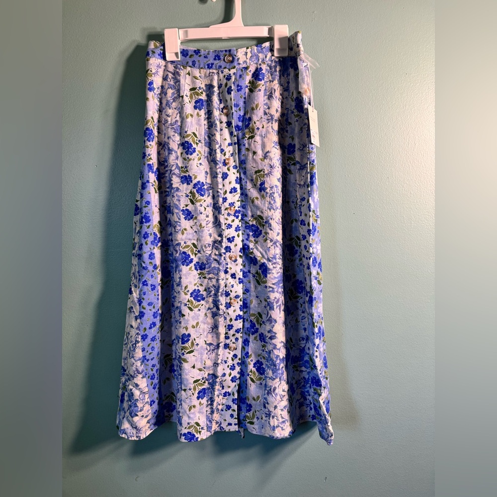 NWT LC Lauren Conrad long floral button down skirts . Size extra small .